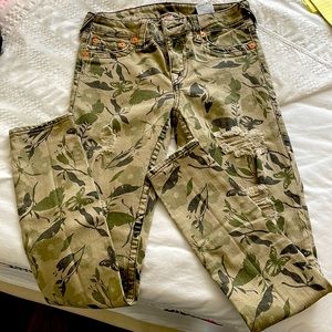 BEAUTIFUL 🤎🌲TRUE RELIGION🌲🤎 BUTTERFLY CAMO🦋